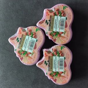 Beloved bath bomb (3) - cranberry & orange flower
